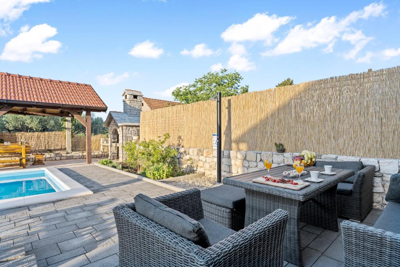Вилла Olive Tree House With Jacuzzi, Wifi And 40M2 Pool Siritovci Экстерьер фото
