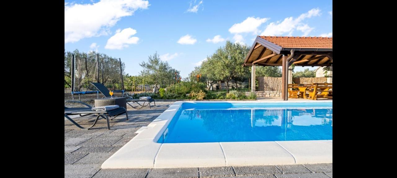 Вилла Olive Tree House With Jacuzzi, Wifi And 40M2 Pool Siritovci Экстерьер фото