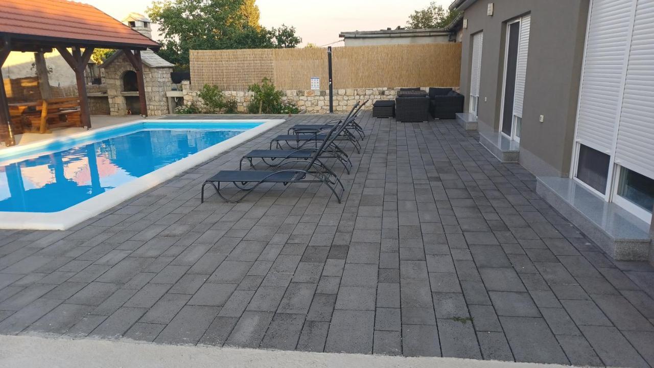 Вилла Olive Tree House With Jacuzzi, Wifi And 40M2 Pool Siritovci Экстерьер фото