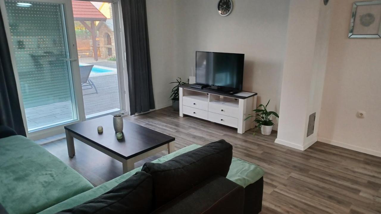 Вилла Olive Tree House With Jacuzzi, Wifi And 40M2 Pool Siritovci Экстерьер фото