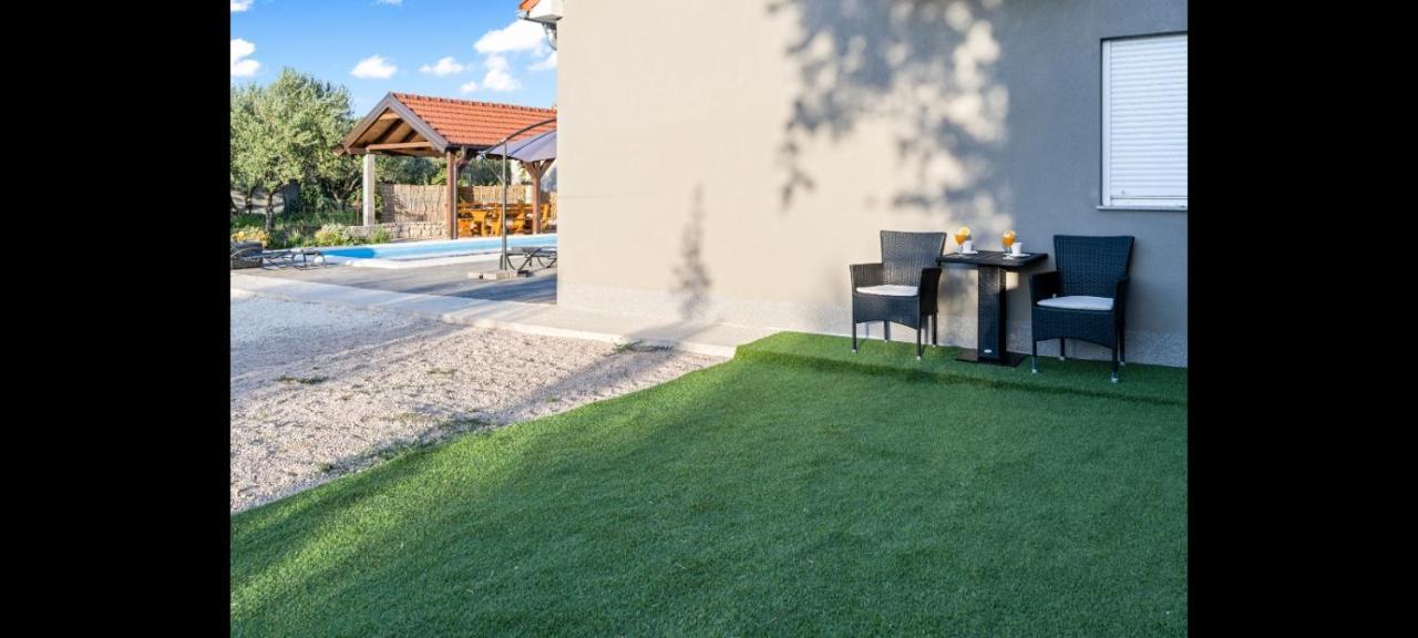 Вилла Olive Tree House With Jacuzzi, Wifi And 40M2 Pool Siritovci Экстерьер фото