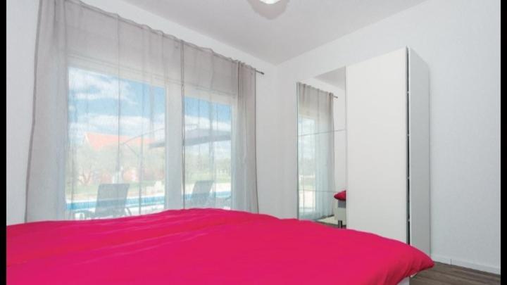 Вилла Olive Tree House With Jacuzzi, Wifi And 40M2 Pool Siritovci Экстерьер фото