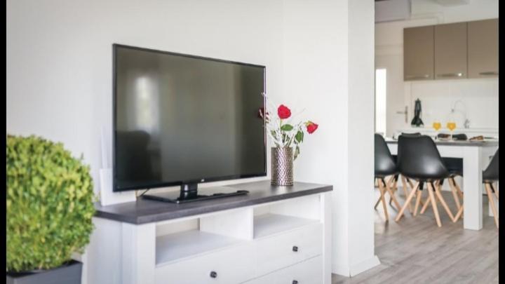 Вилла Olive Tree House With Jacuzzi, Wifi And 40M2 Pool Siritovci Экстерьер фото