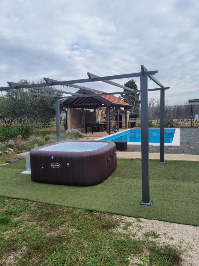 Вилла Olive Tree House With Jacuzzi, Wifi And 40M2 Pool Siritovci Экстерьер фото