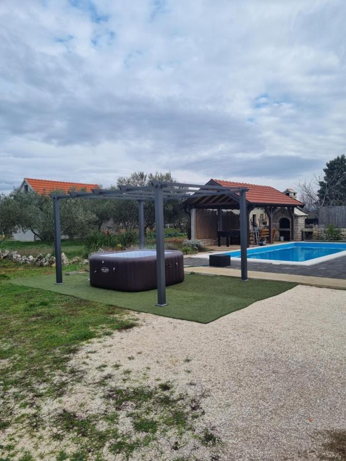 Вилла Olive Tree House With Jacuzzi, Wifi And 40M2 Pool Siritovci Экстерьер фото