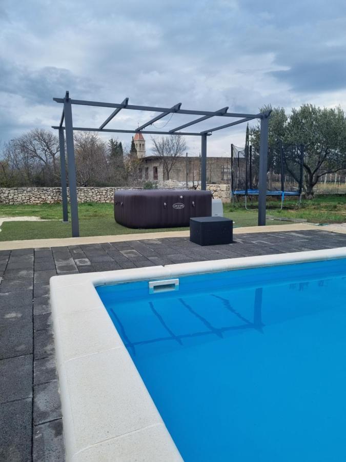 Вилла Olive Tree House With Jacuzzi, Wifi And 40M2 Pool Siritovci Экстерьер фото
